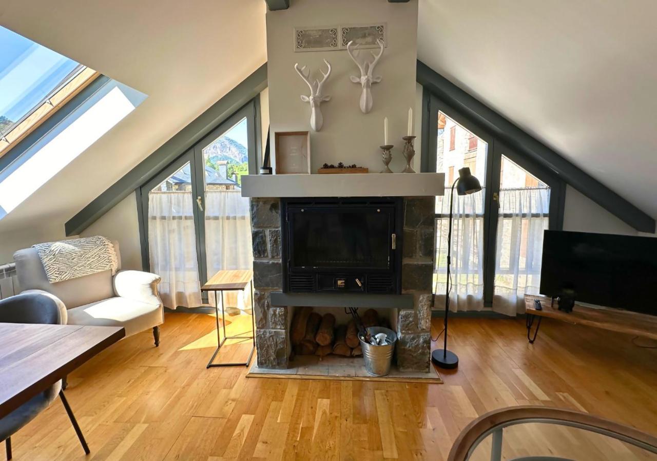 Caldares Exclusivo Atico En El Pueyo De Jaca Appartement Panticosa Buitenkant foto