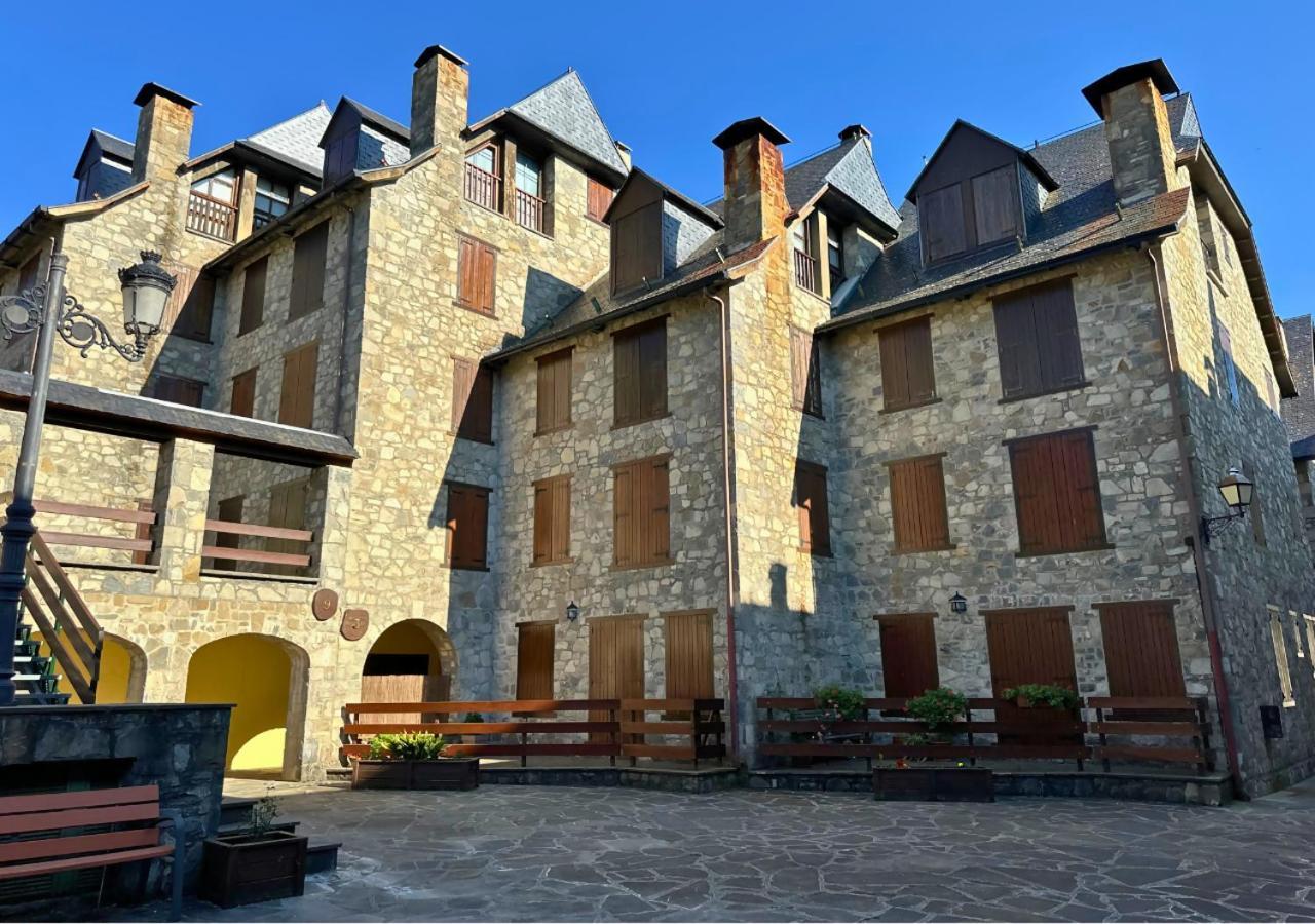 Caldares Exclusivo Atico En El Pueyo De Jaca Appartement Panticosa Buitenkant foto