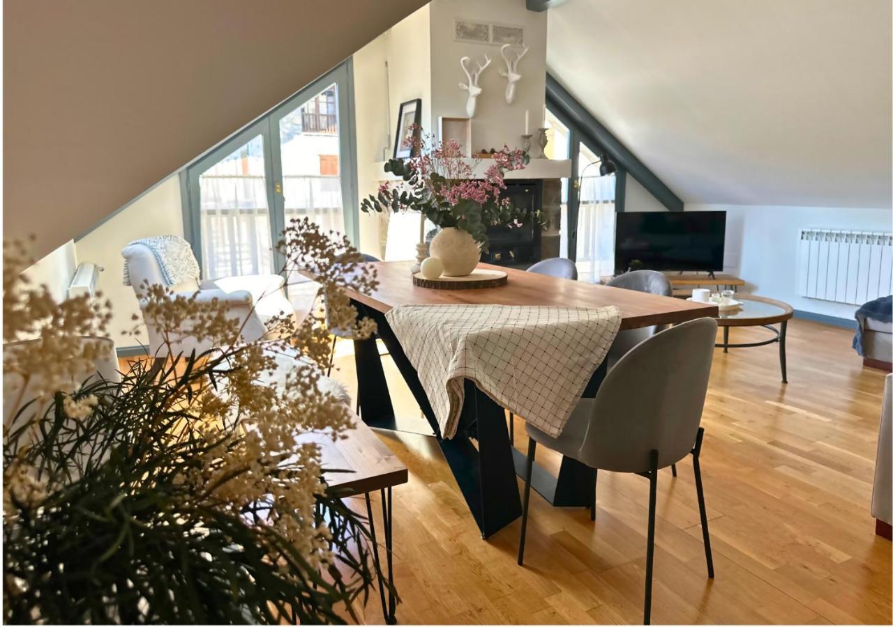 Caldares Exclusivo Atico En El Pueyo De Jaca Appartement Panticosa Buitenkant foto