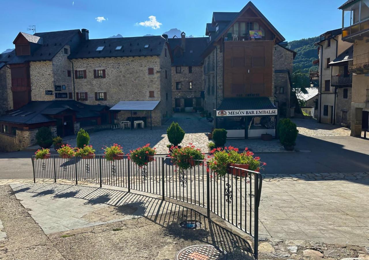 Caldares Exclusivo Atico En El Pueyo De Jaca Appartement Panticosa Buitenkant foto